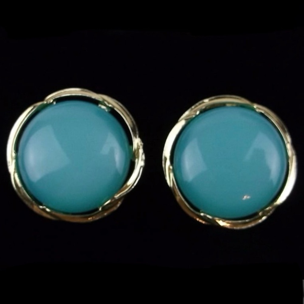 Vintage 1960s Lisner Blue Lucite & Gold Tone Screw Back Earrings